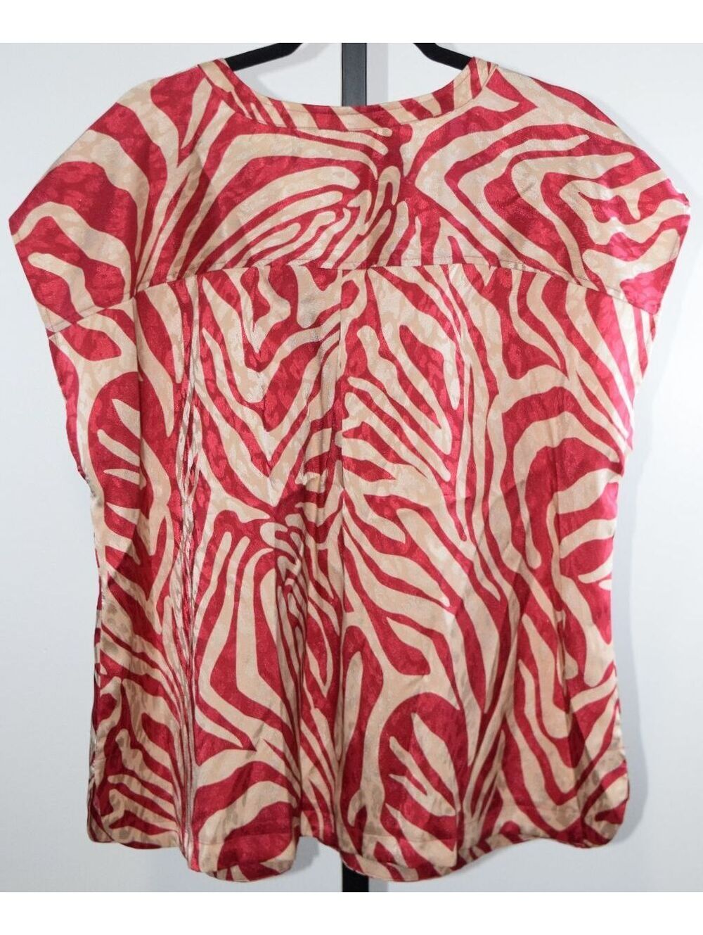 Liz Claiborne Zebra Print Cap Sleeve Top Split V Neck Red Tan Plus Size 1X - Picture 2 of 6